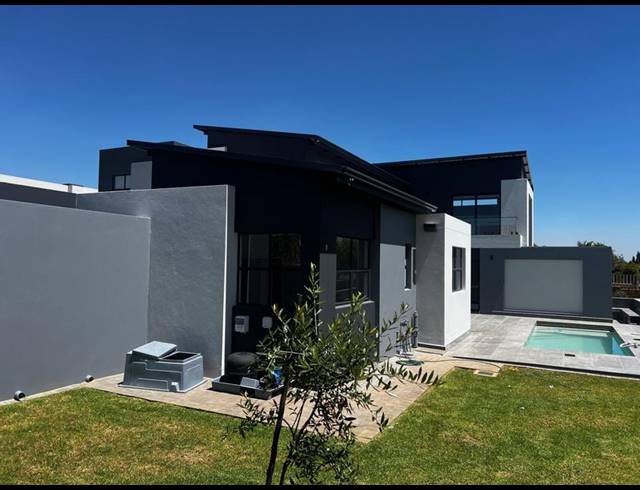 4 BEDROOM HOUSE FOR SALE IN MIDSTREAM ESTATE